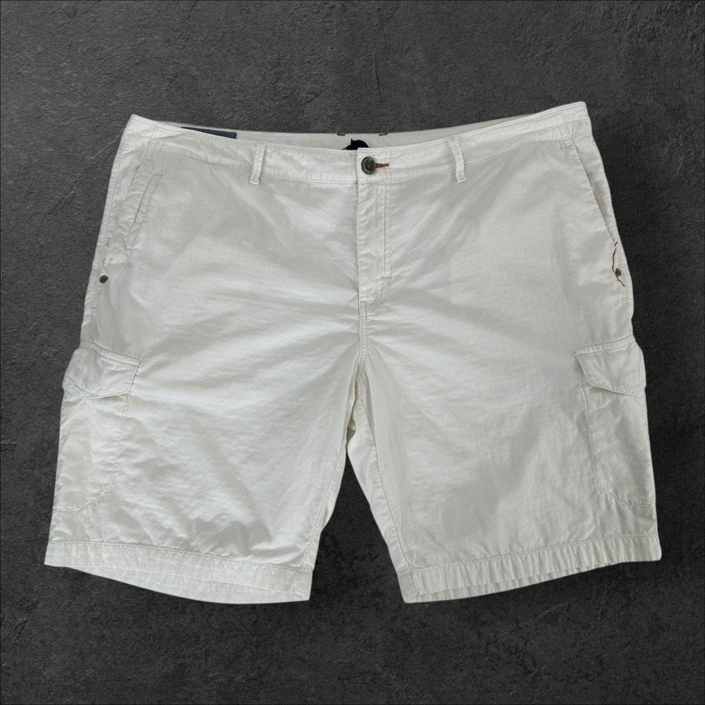 Tommy Bahama Shorts Mens 44 White Cargo 100% Cotton Marlin Embroidered 10 Inseam